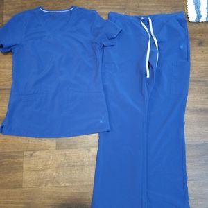 Urbane scrubs royal blue size small top. X-small bottom. Fits like small.